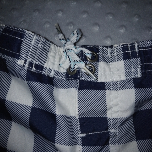 4/$20 Toddler boy OshKosh checkered swim trunks 2T - Picture 3 of 15